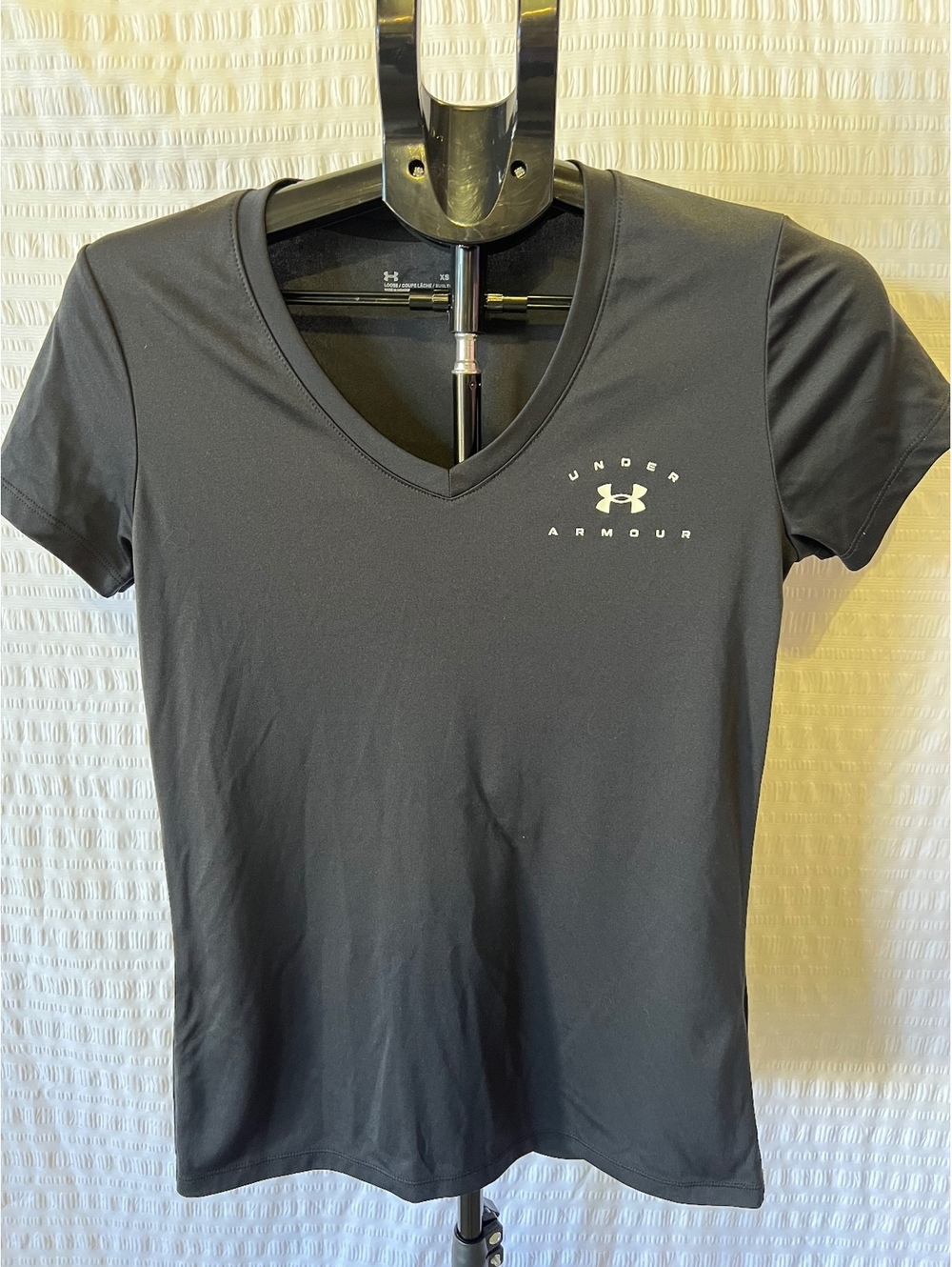 Under Armour Sz XS V Neck Tee